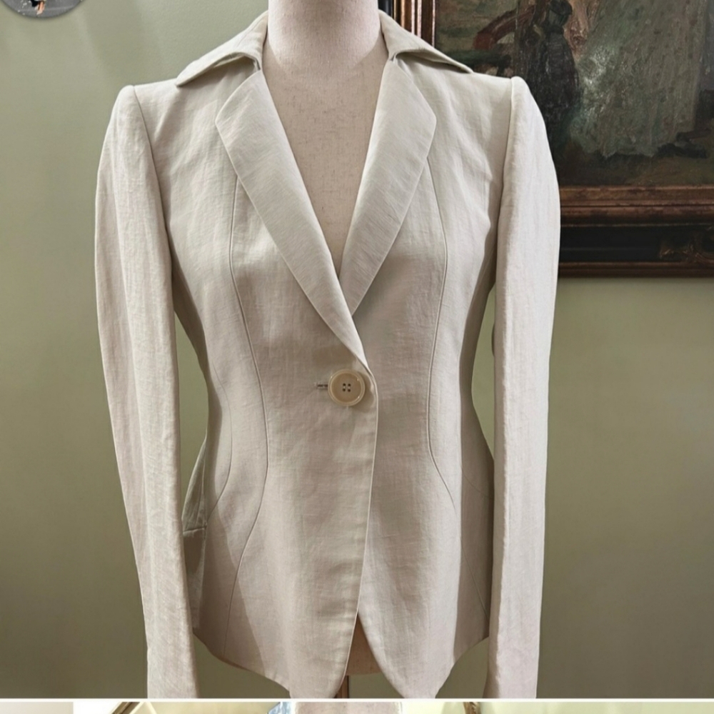 Armani Collezioni Beige Blazer. Size 42. Fits Sizes 2 To 4